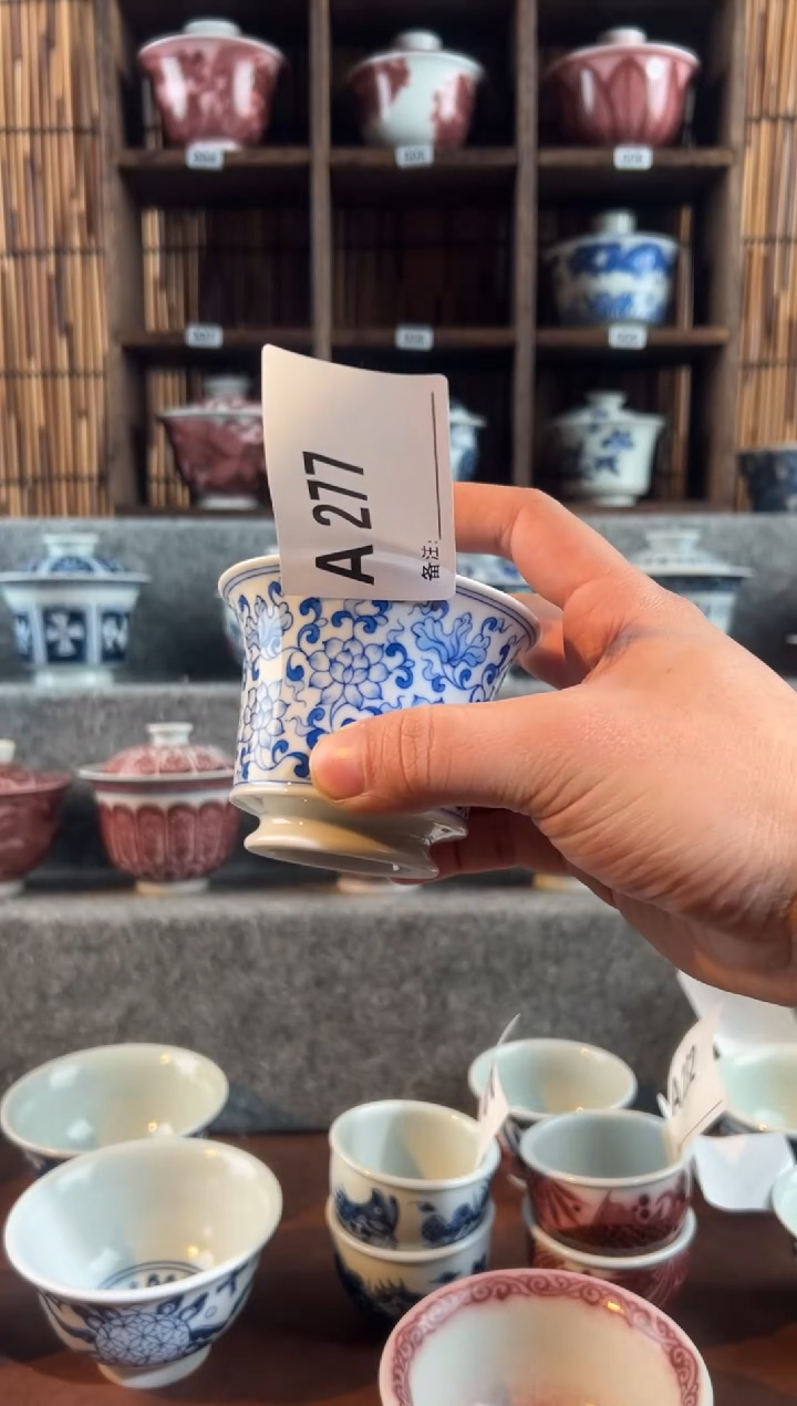 【闪购商品】a277天禄言瓷缠枝莲盖碗