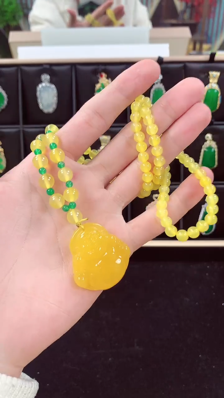 【闪购商品】玛瑙/玉髓吊坠(赠链)未镶嵌田黄佛公吊坠