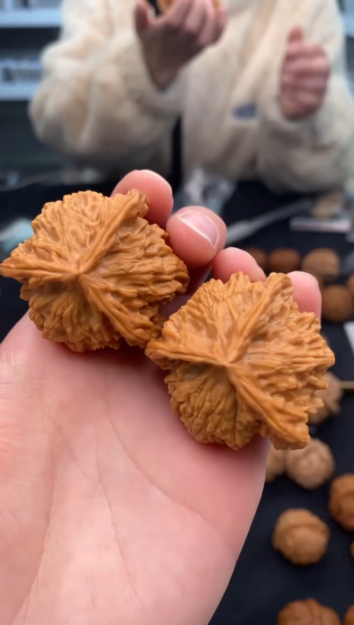 【闪购商品】文玩核桃把件盘山奔40-t952