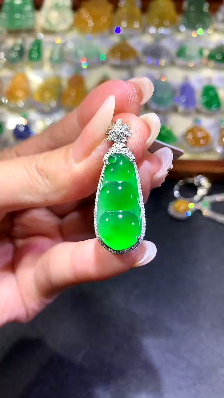 【闪购商品】翡翠吊坠(不含链)18K金镶嵌284-豆子