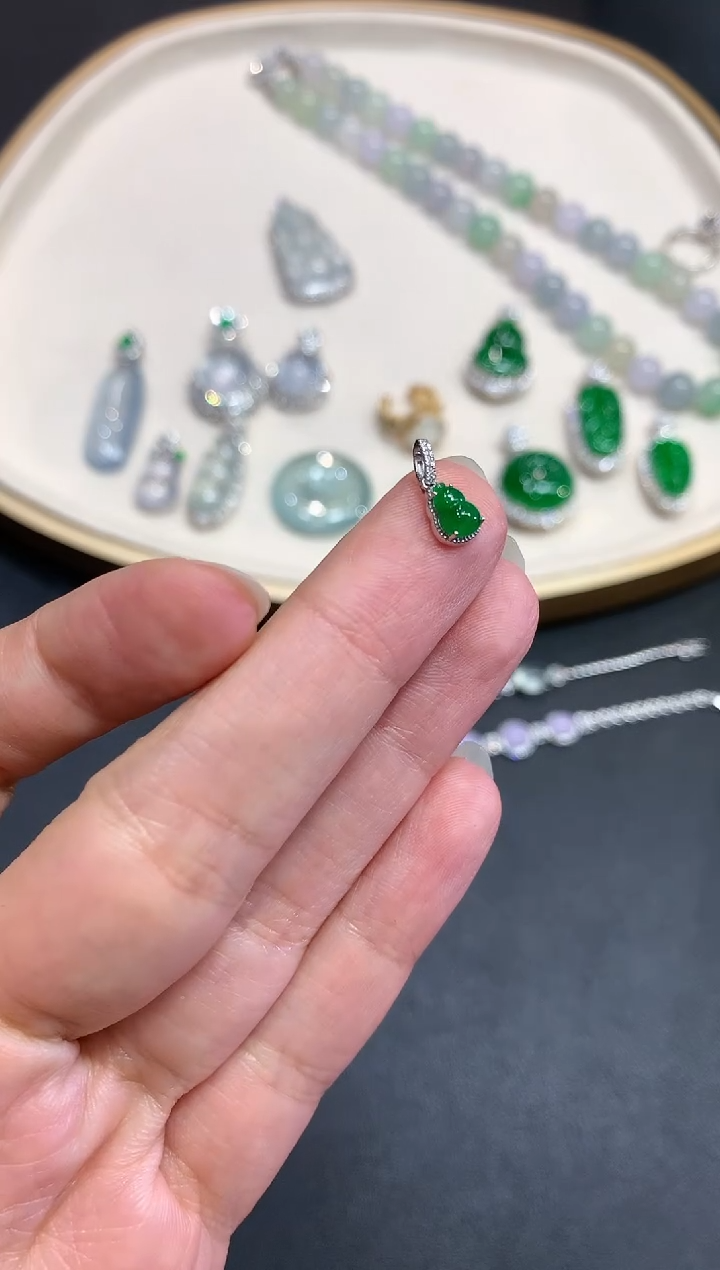 【闪购商品】翡翠吊坠(不含链)18K金镶嵌Q81|980