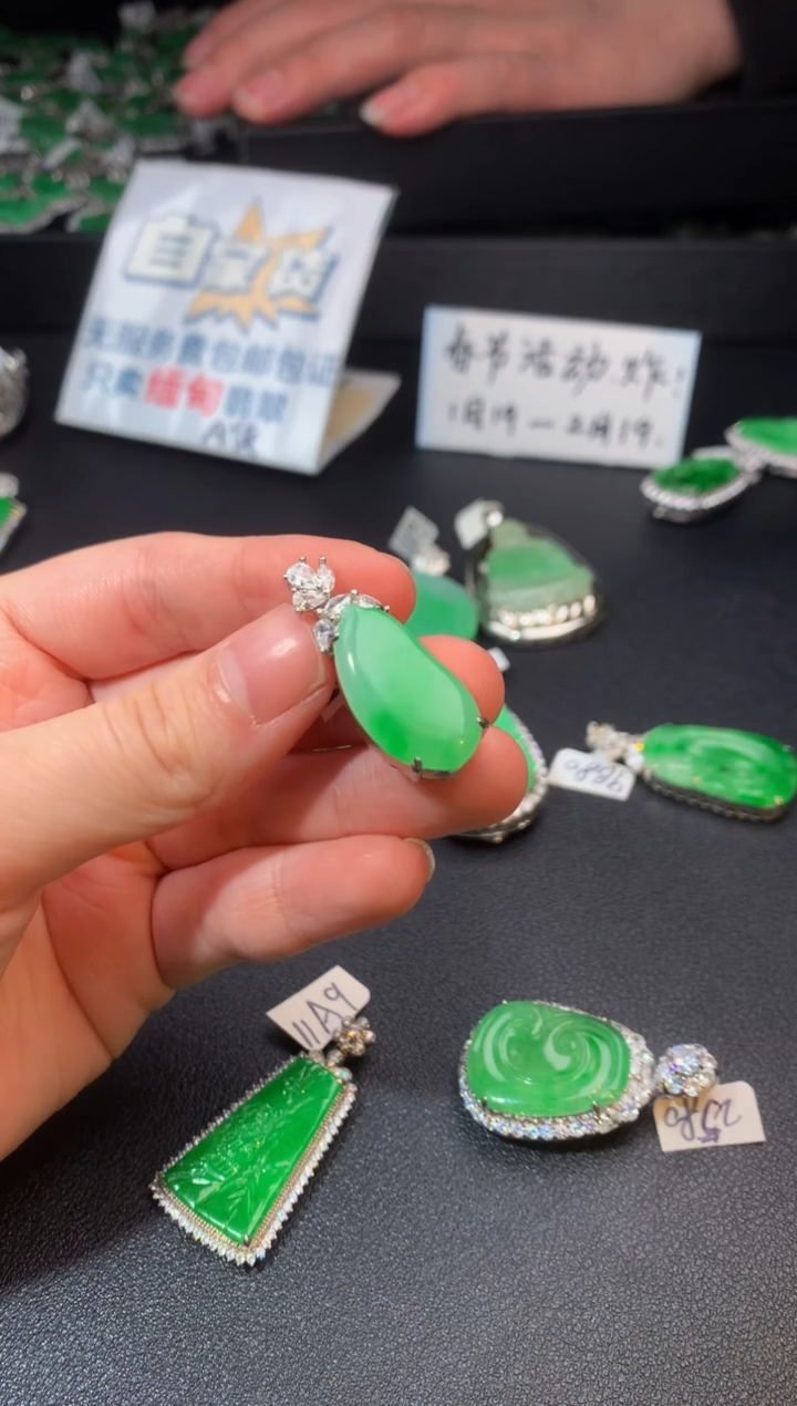 【闪购商品】翡翠颈饰银S925镶嵌翡翠
