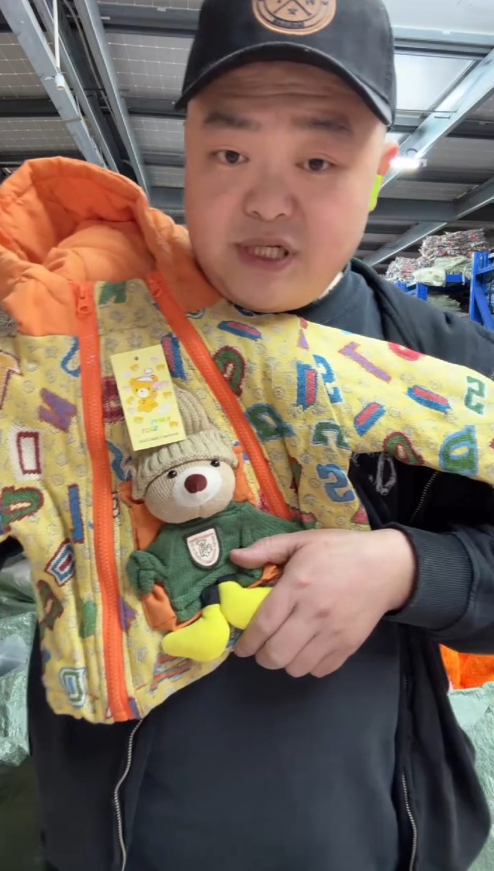 &**&女童外套125 100