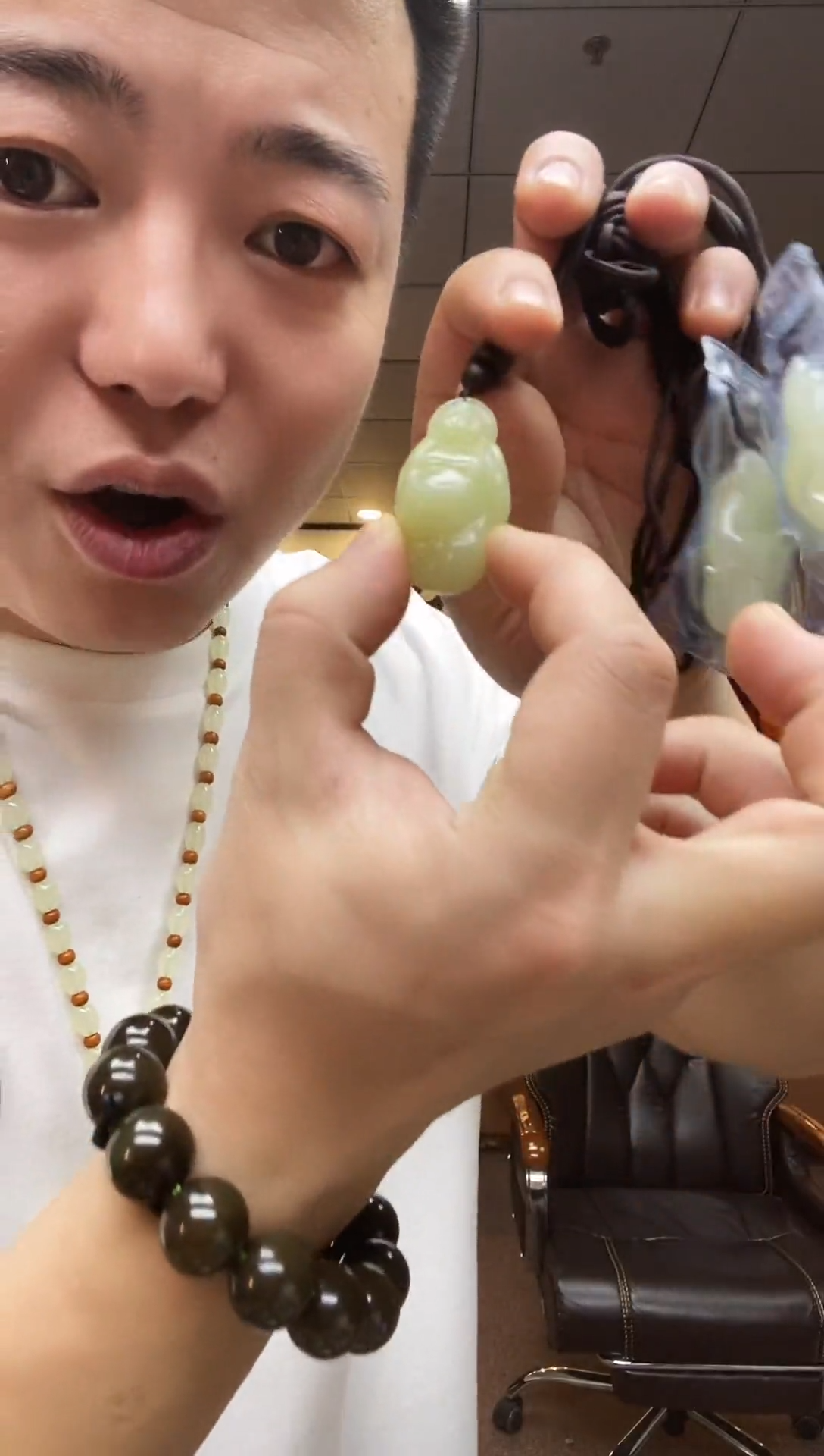 百搭气质佛公吊坠