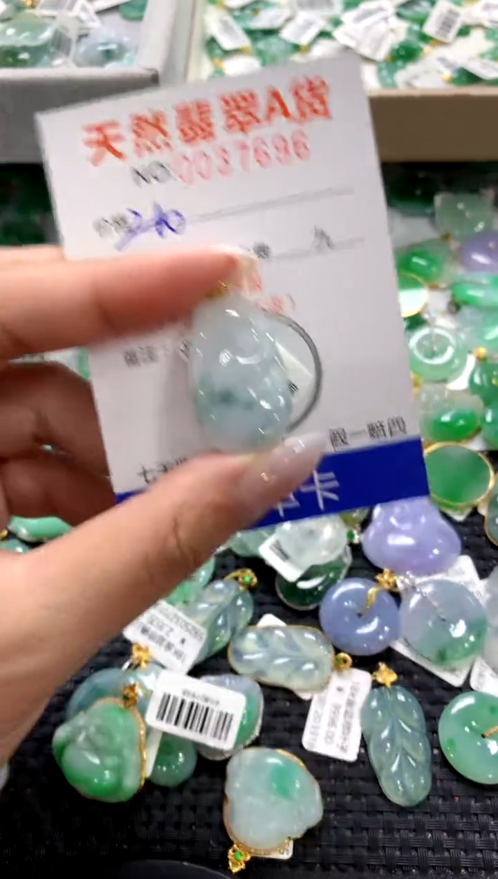 颈饰18K金镶嵌翡翠1