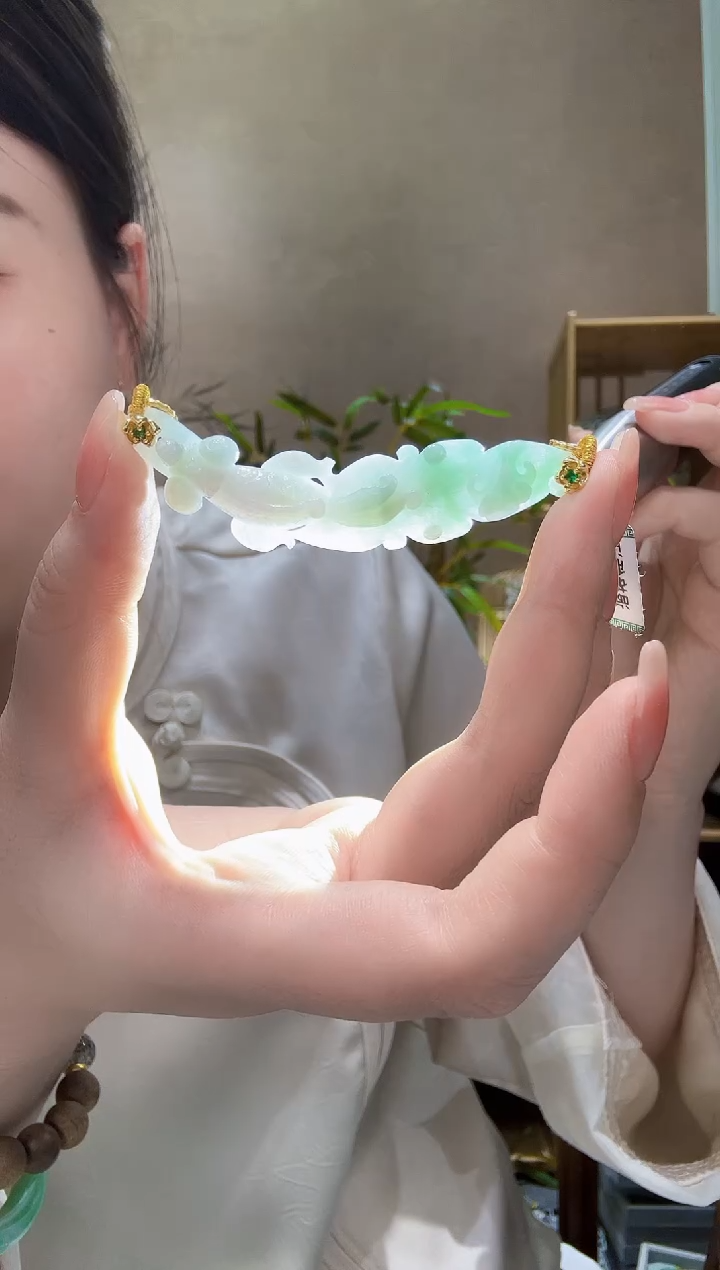 翡翠未镶嵌颈饰吊坠