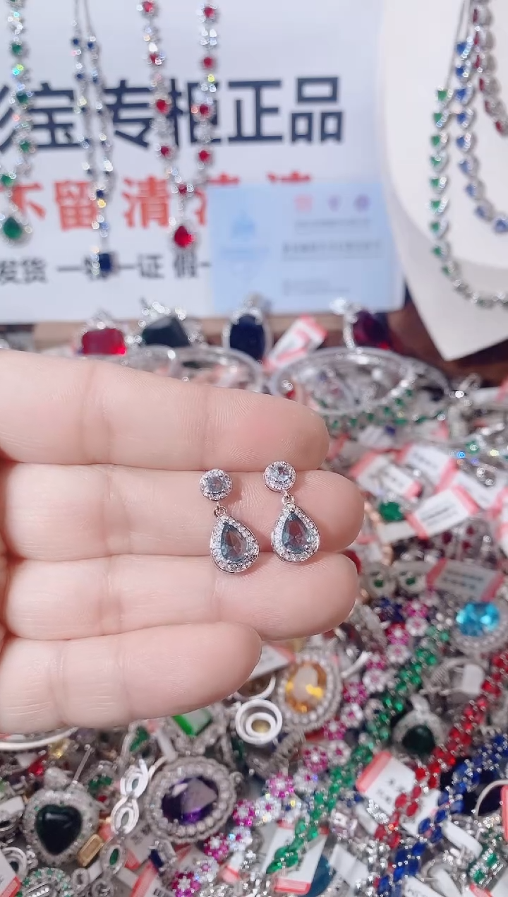 未镶嵌托帕石耳饰  