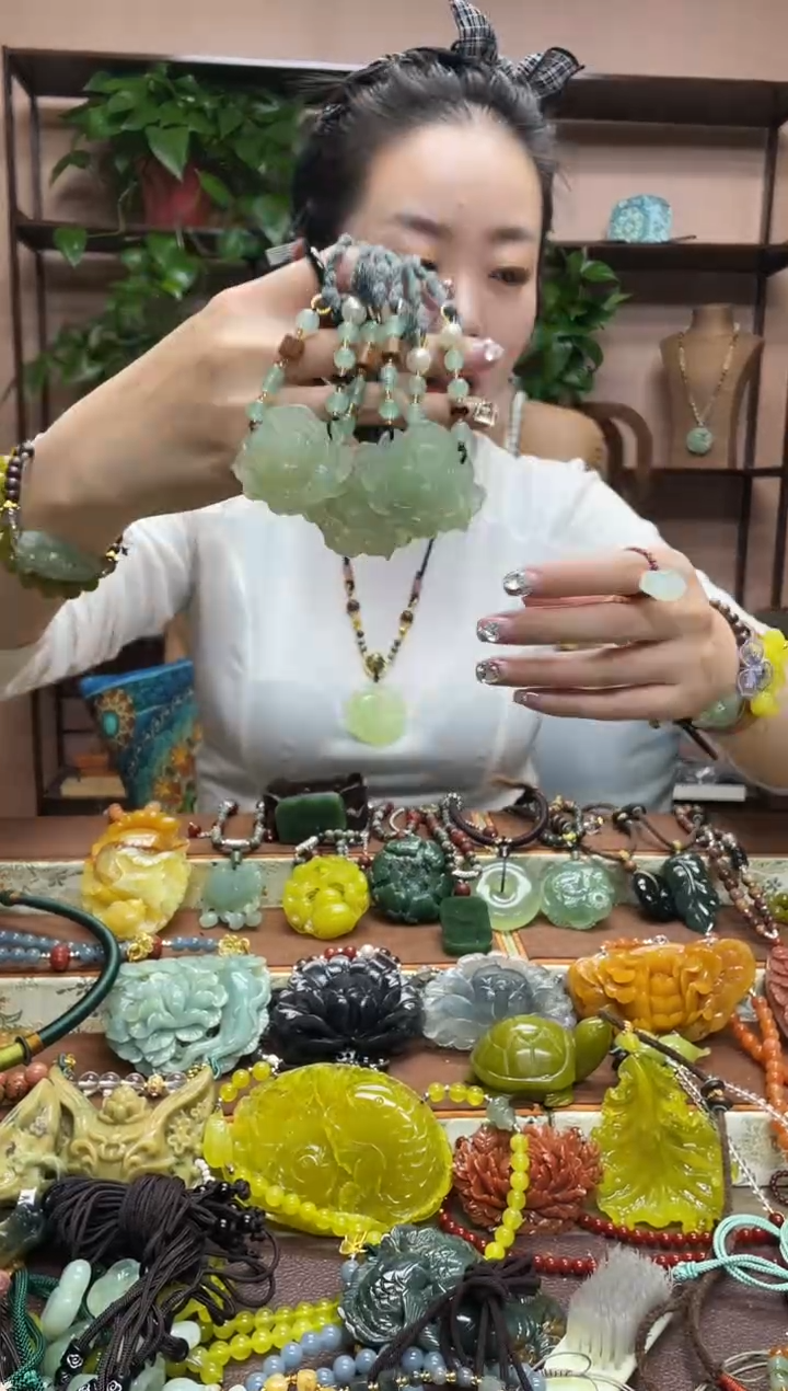 未镶嵌岫玉吊坠 多样性发货发其中之一