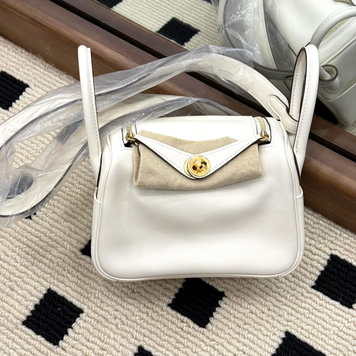 99新 Hermes/爱马仕 mini lindy单肩包/纯白色U刻/250910SRRTT12