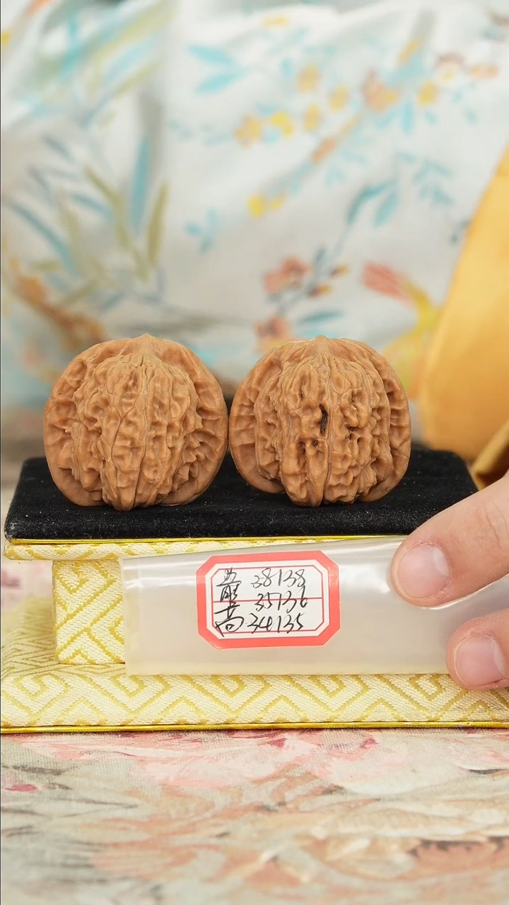 【闪购商品】文玩核桃把件一代楼