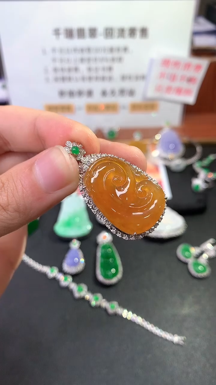 【闪购商品】翡翠吊坠(不含链)18K金镶嵌如意回流不退不换|16800+0