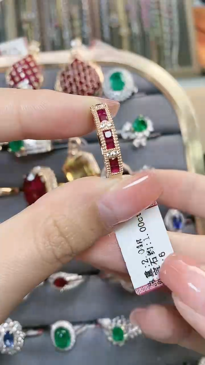 【闪购商品】红宝石戒指18K金镶嵌18K金镶嵌红宝石戒指