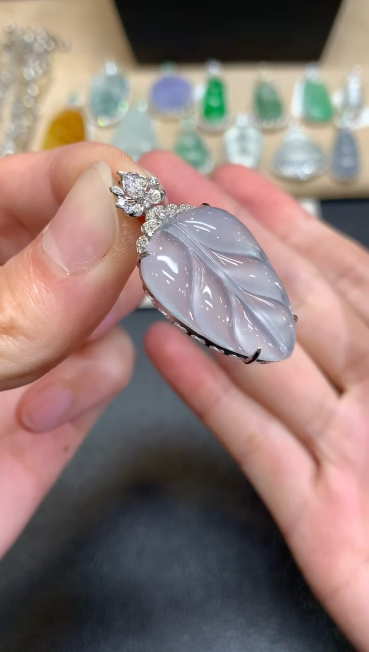 【闪购商品】翡翠颈饰18K金镶嵌叶子【无服务费】