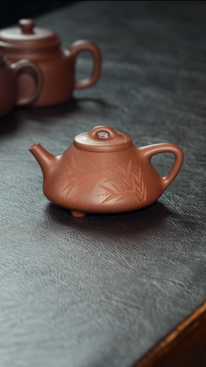 茶壶紫砂半手 子冶 刻绘 紫泥 