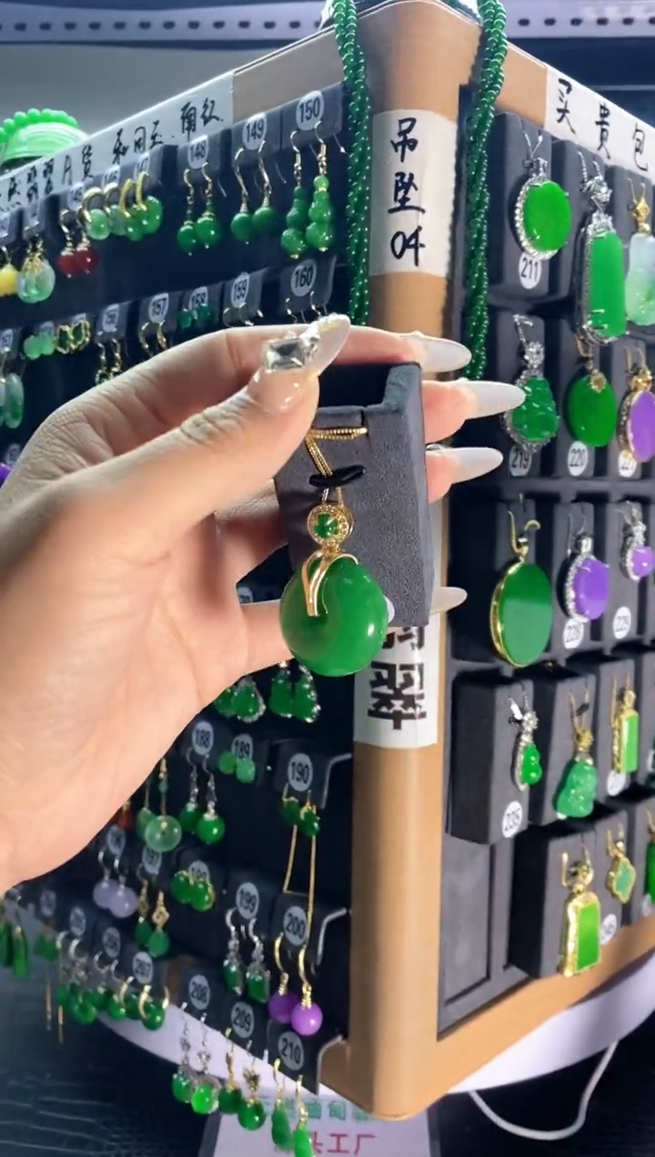 【闪购商品】翡翠耳饰银S925镶嵌243...