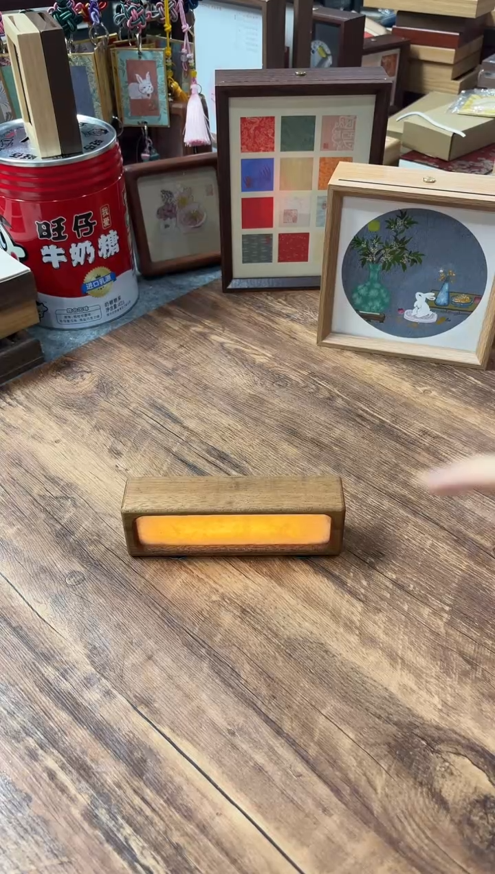 实木夜灯框长条1个一组送5张卡（自带充电器)