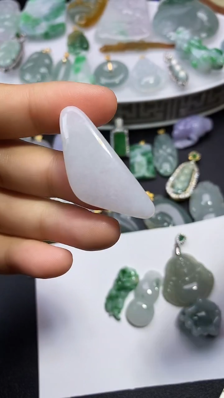 颈饰未镶嵌翡翠吊坠