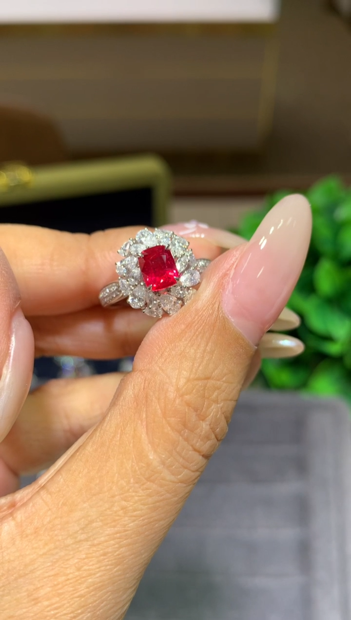 18K金镶嵌戒指红宝石1.14ct