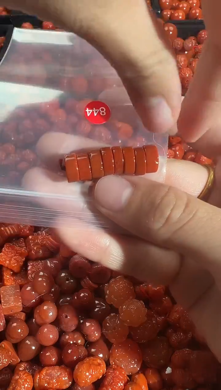 颈饰未镶嵌南红玛瑙1