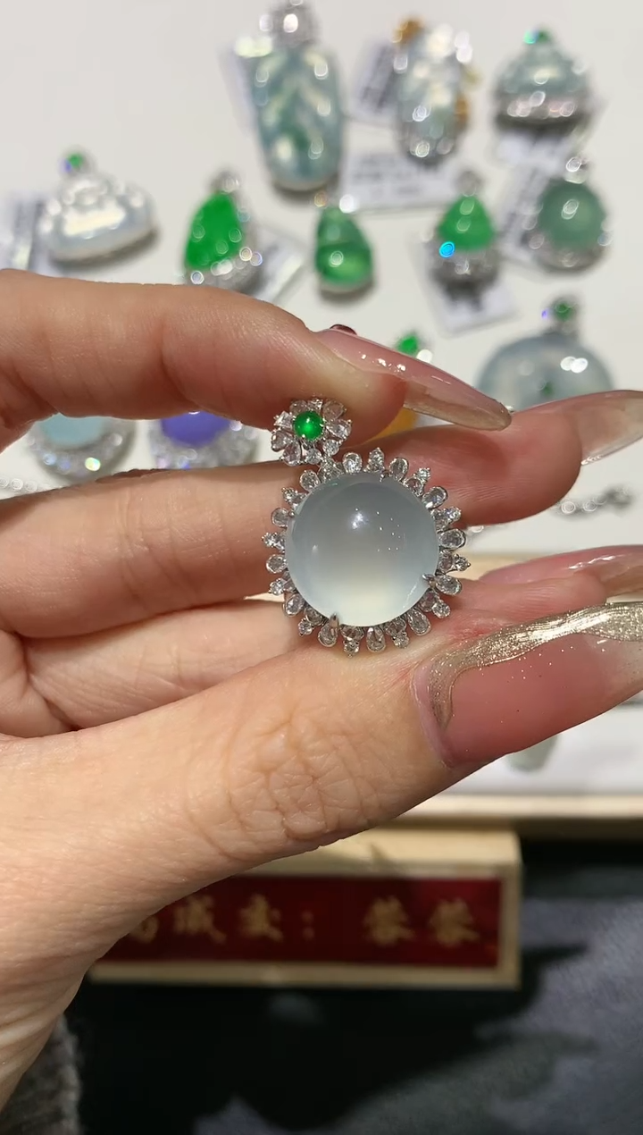 【闪购商品】翡翠吊坠(不含链)18K金镶嵌团购4