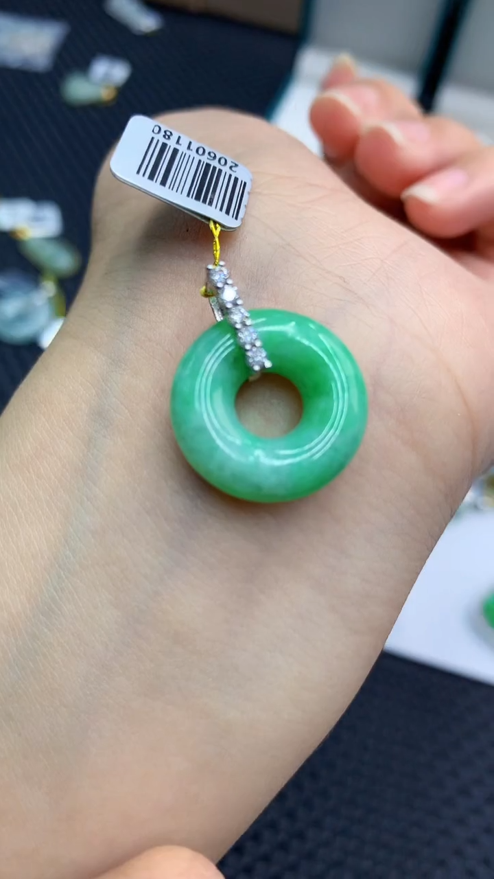 【闪购商品】翡翠颈饰18K金镶嵌            8