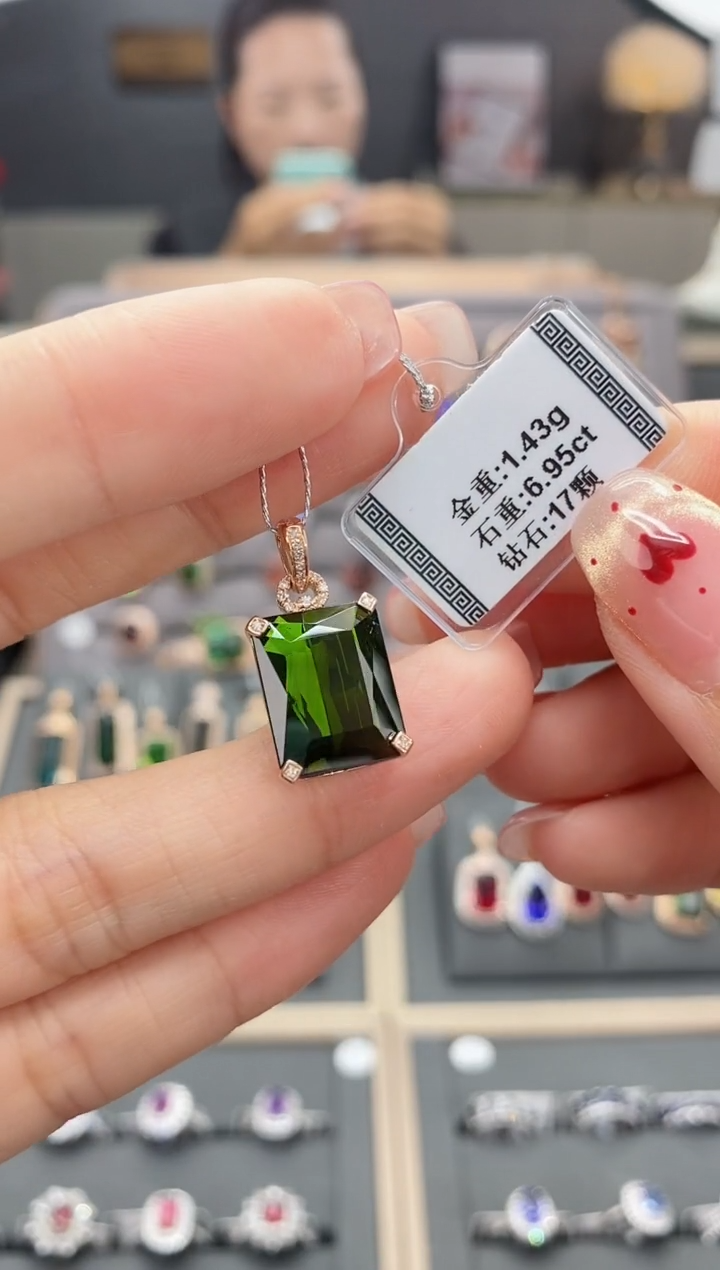 【闪购商品】碧玺颈饰18K金镶嵌6.95  