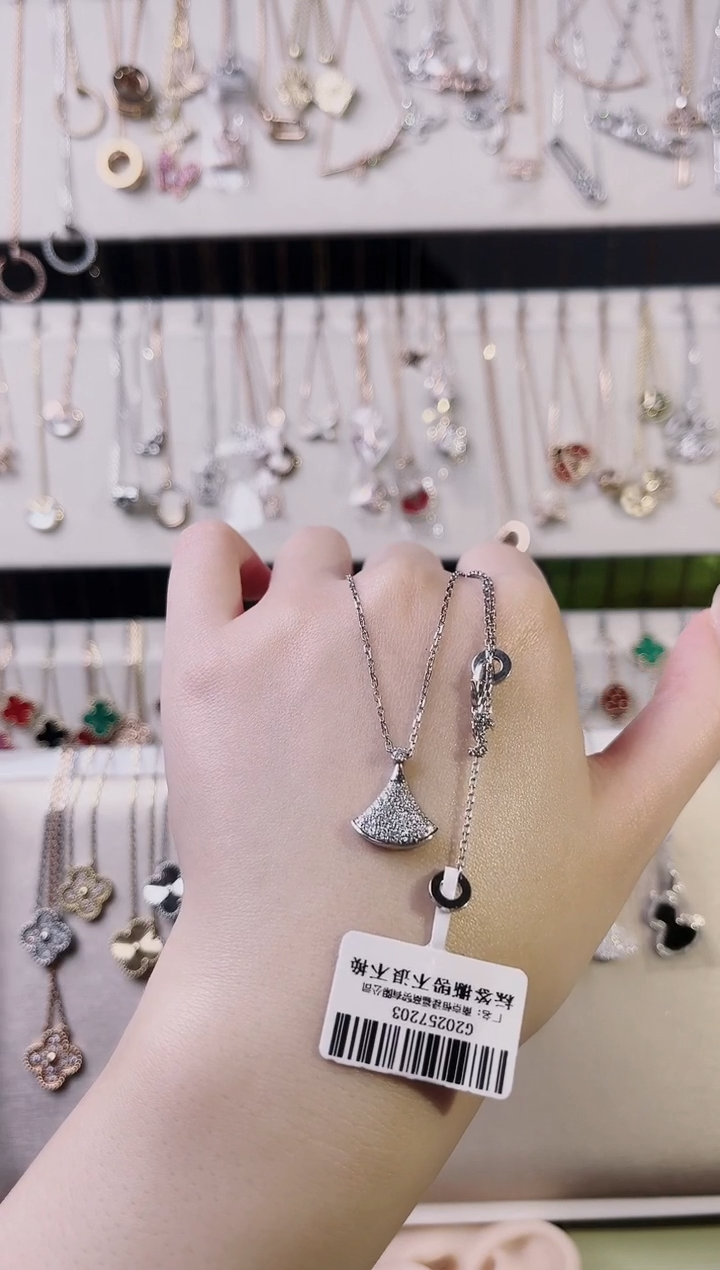 【闪购商品】钻石颈饰18K金镶嵌18K金镶嵌钻石 K白 裙子