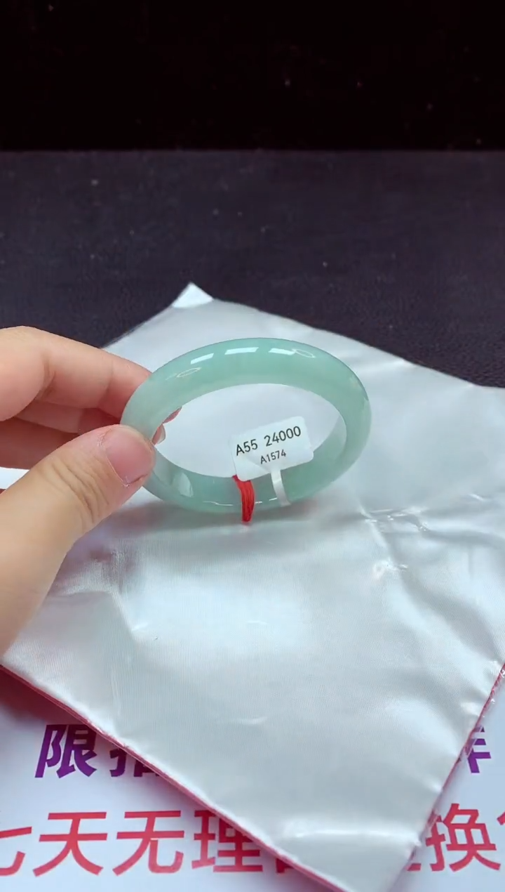 【闪购商品】翡翠手镯未镶嵌镯子55+