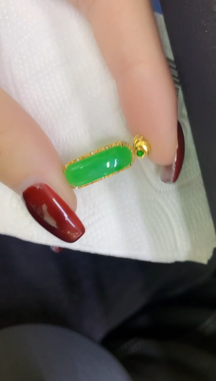 颈饰18K金镶嵌翡翠缅甸天然翡翠a货