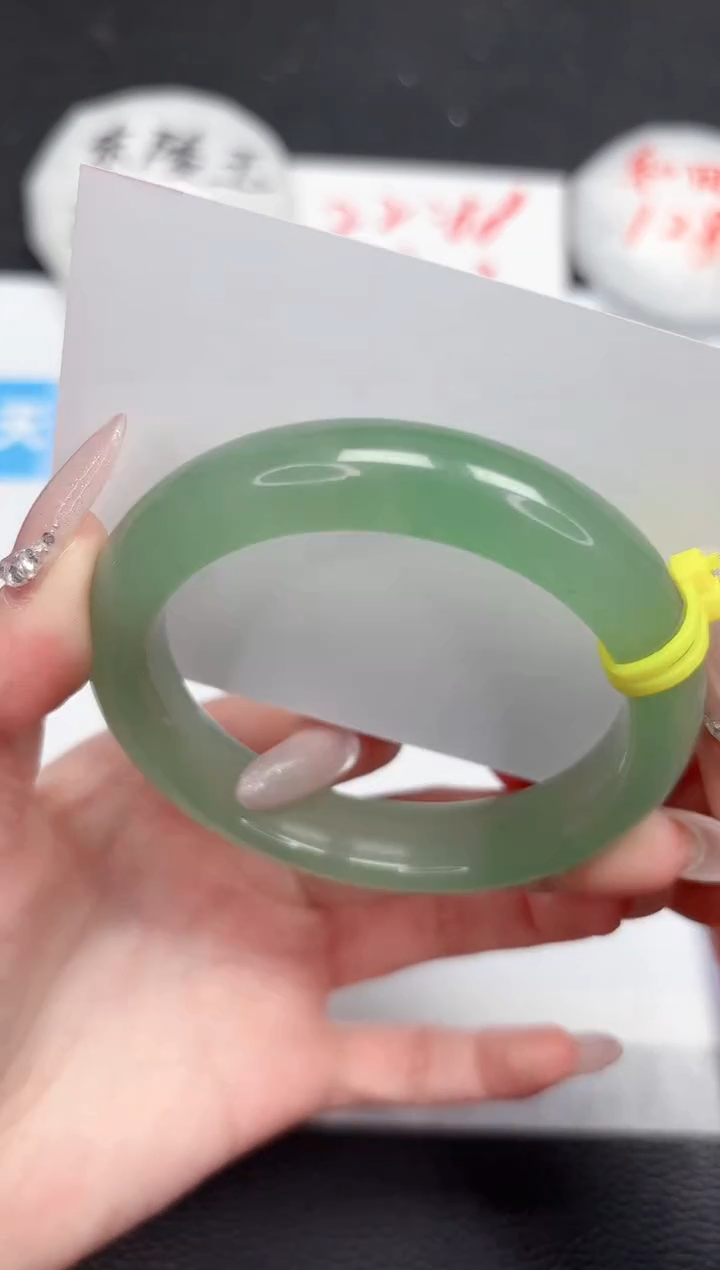 【闪购商品】石英质玉手镯未镶嵌8-56.1