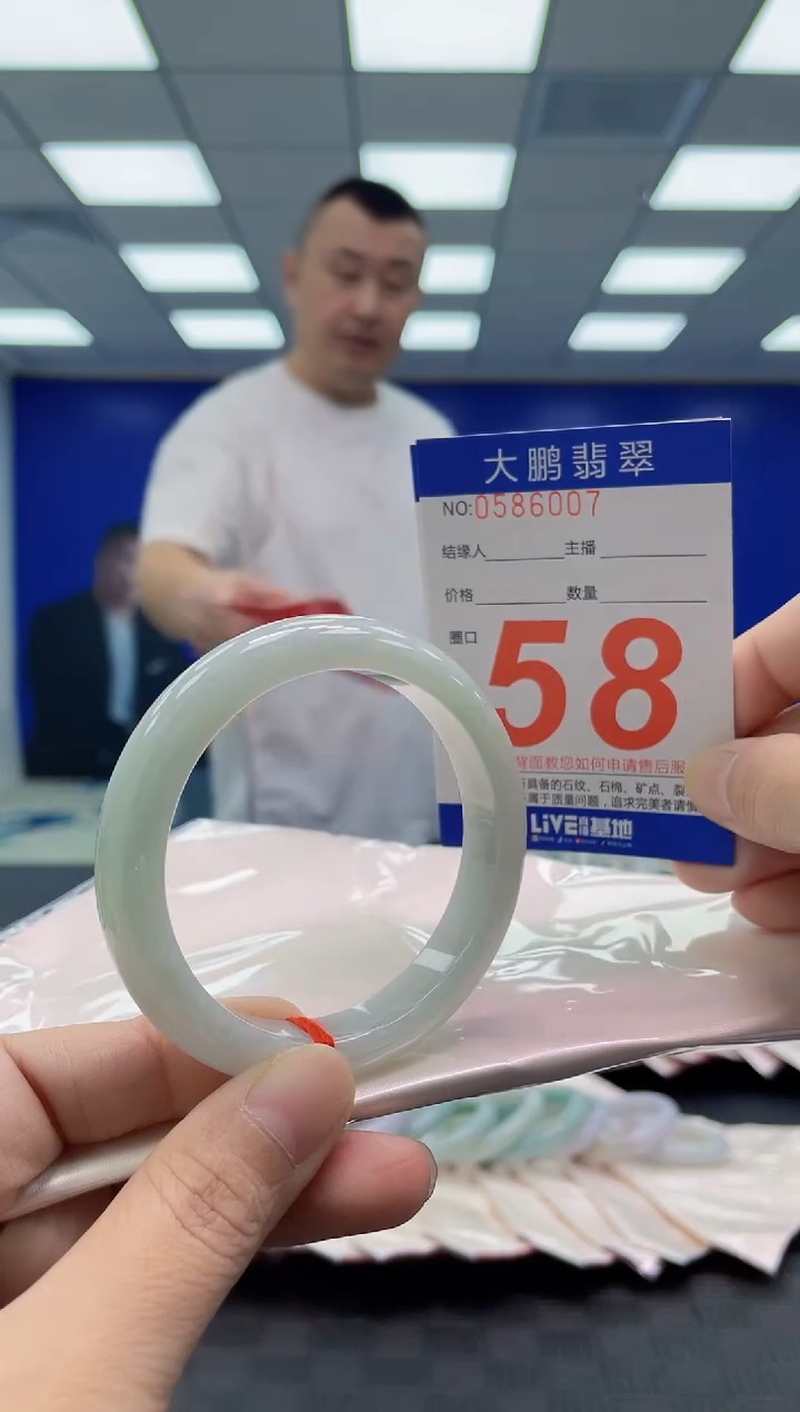 未镶嵌手镯翡翠AAAAAAAAAA