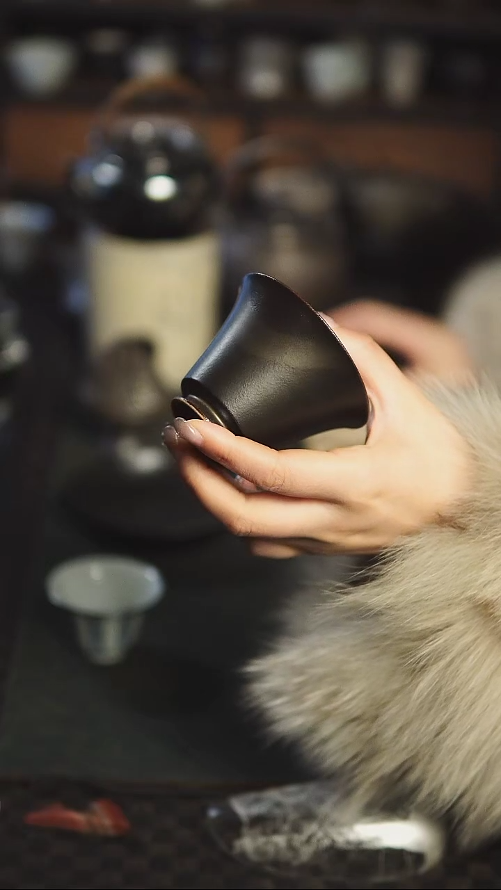 【闪购商品】欧文俊 月亮银钮盖碗