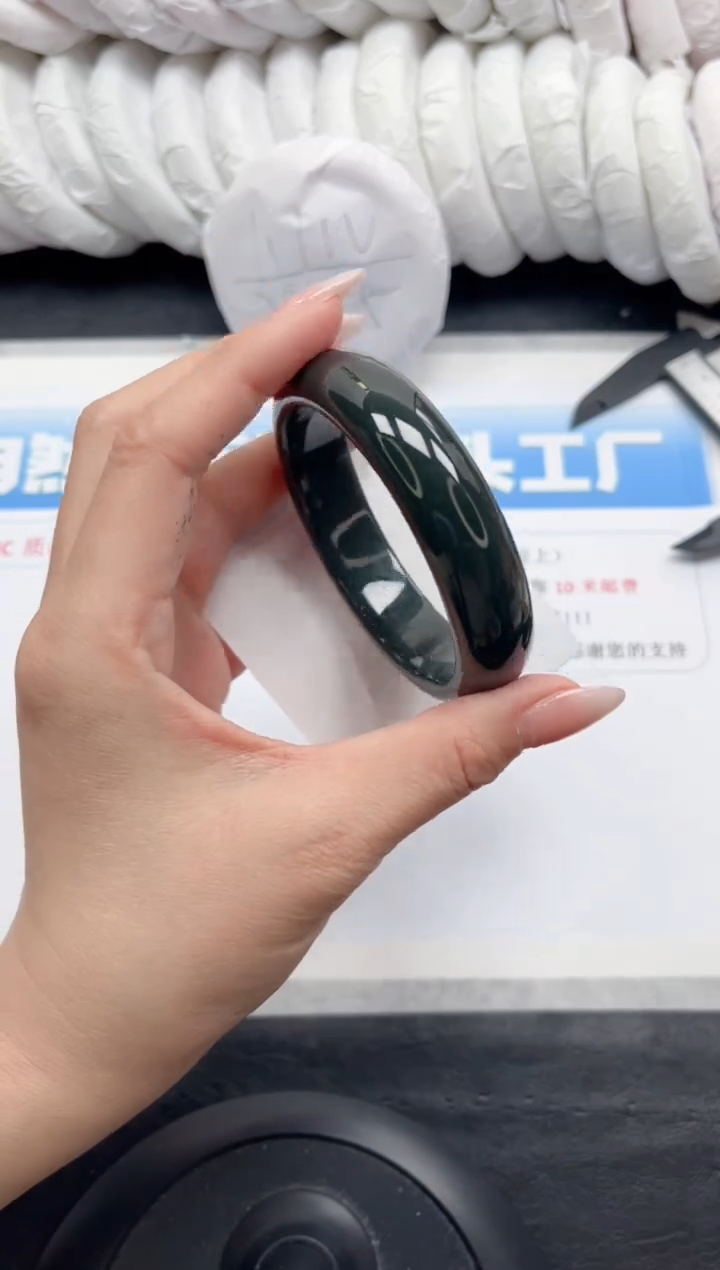 【闪购商品】和田玉手镯未镶嵌152-59.8