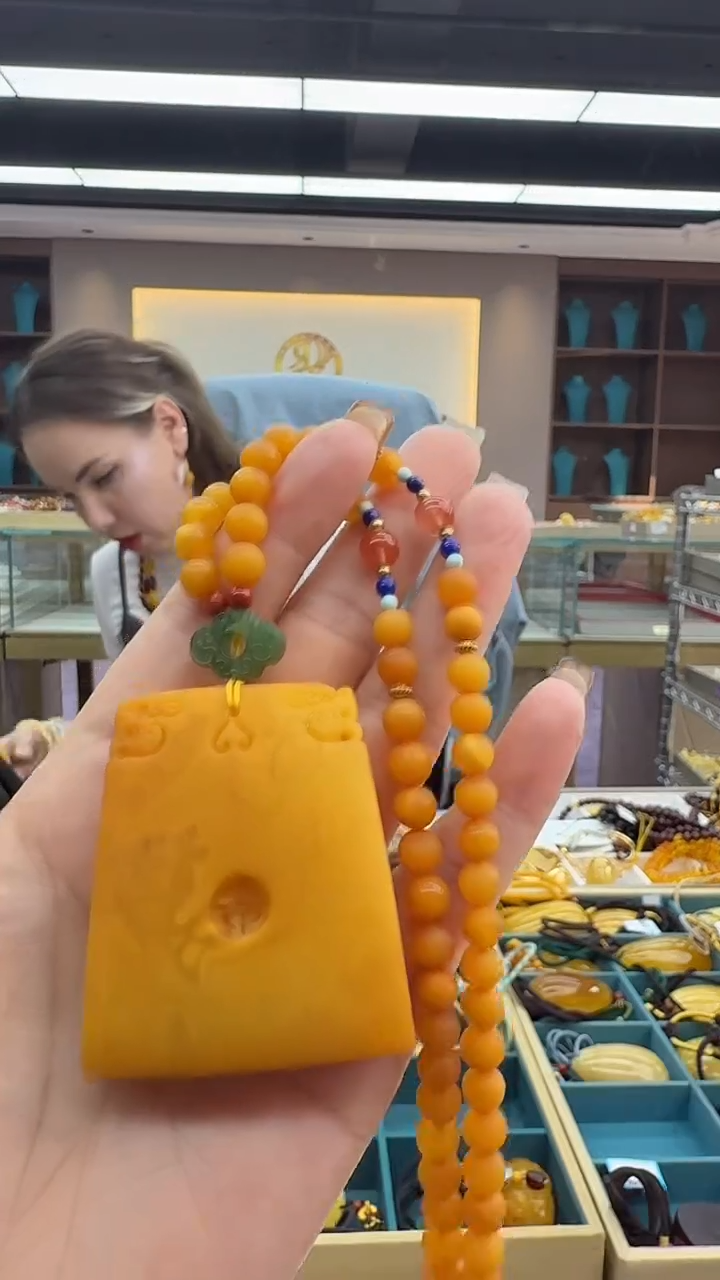 琥珀颈饰未镶嵌235秒拍号 假一罚三 