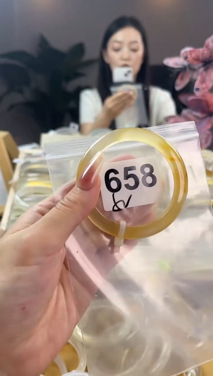 玛瑙/玉髓手镯未镶嵌658