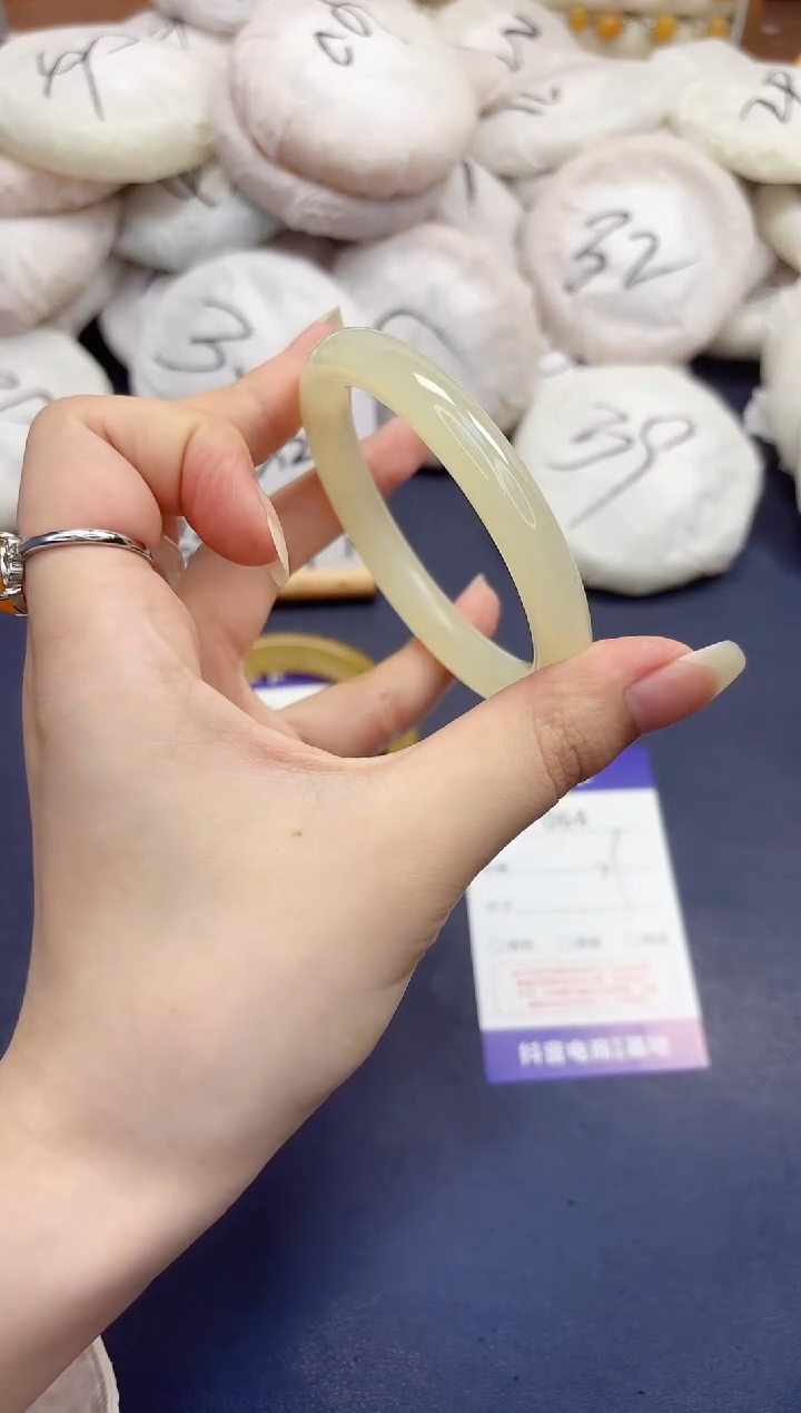 石英质玉手镯未镶嵌64-美人条晴水-圈口56