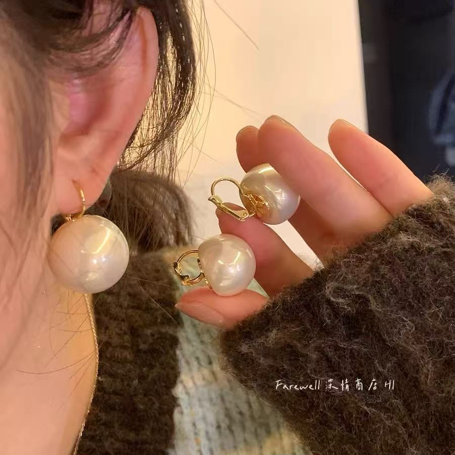 铜合金仿珍珠耳饰 耳钉轻奢高级感气质大气夸张高亮大珍珠耳环