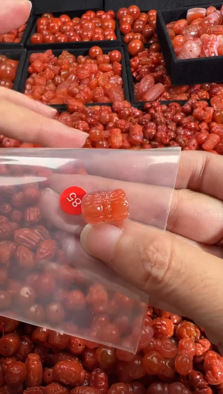 颈饰未镶嵌南红玛瑙1