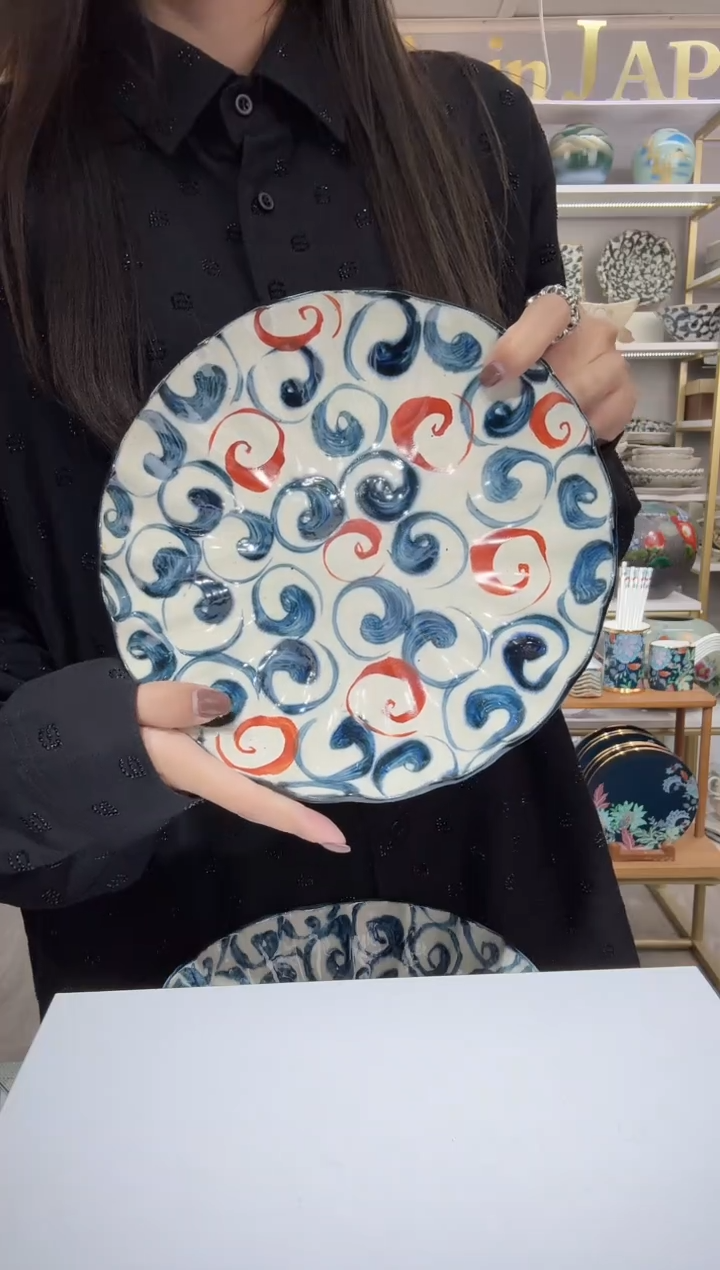 陶瓷宗山窑花边平盘22.5cm-赤绘旋涡