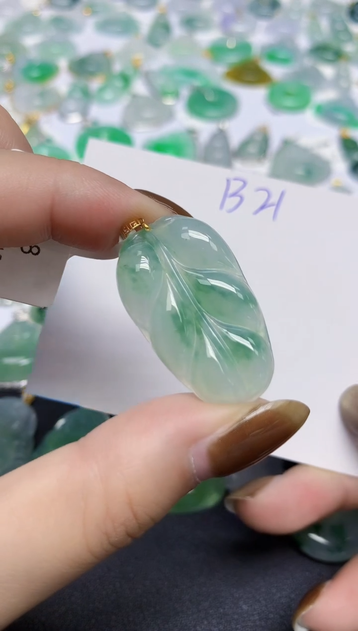 颈饰18K金镶嵌翡翠天然缅甸翡翠A货翡翠百元以上9元证书费自理