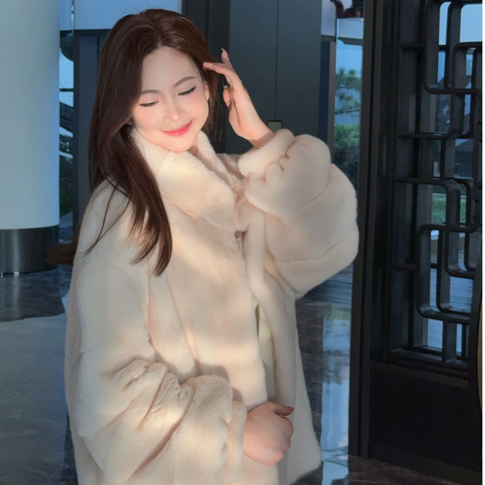 “胭脂雪”西纳蒙色 灵气少女感米粉调水貂中长款外套 F309010099