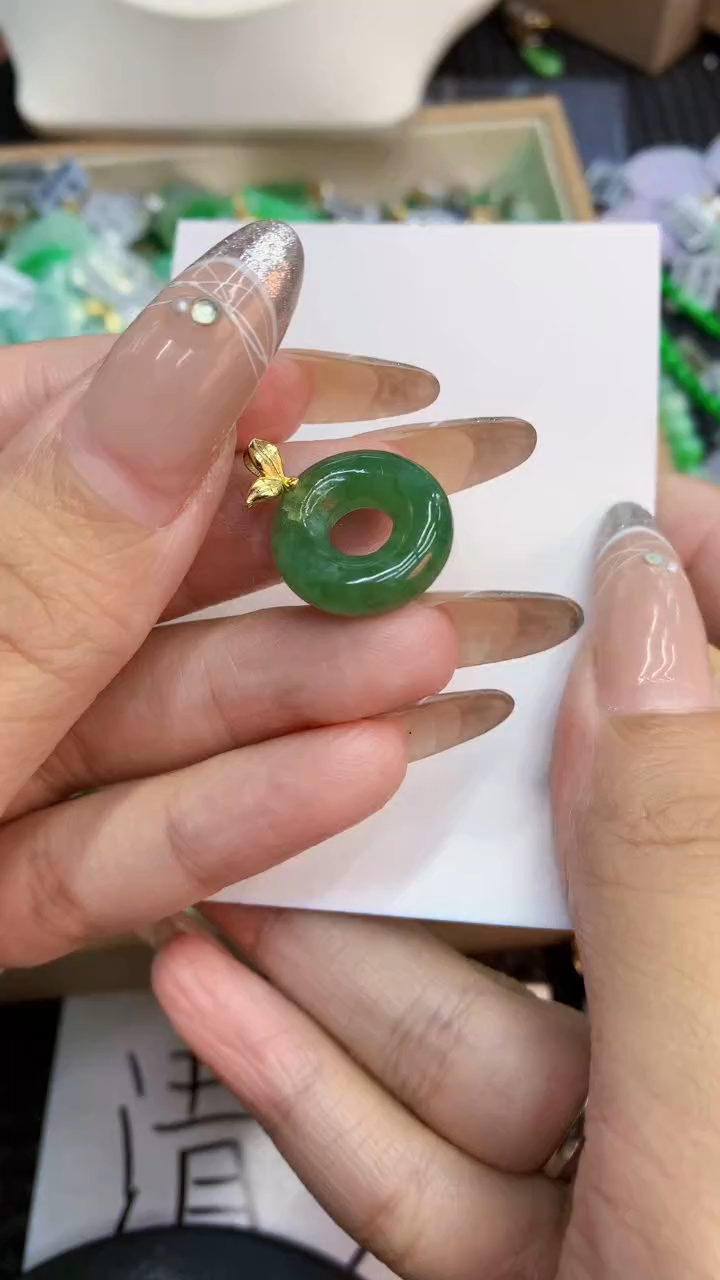 颈饰未镶嵌翡翠1