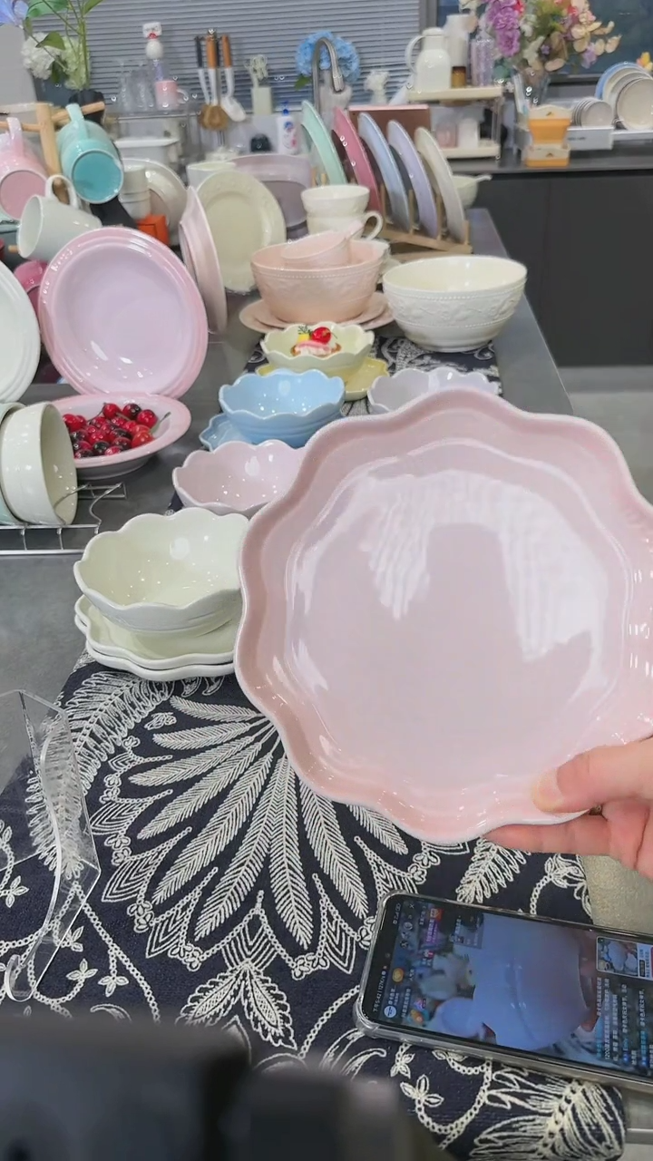 【闪购商品】瓷炻彩花边盘18cm-樱花粉