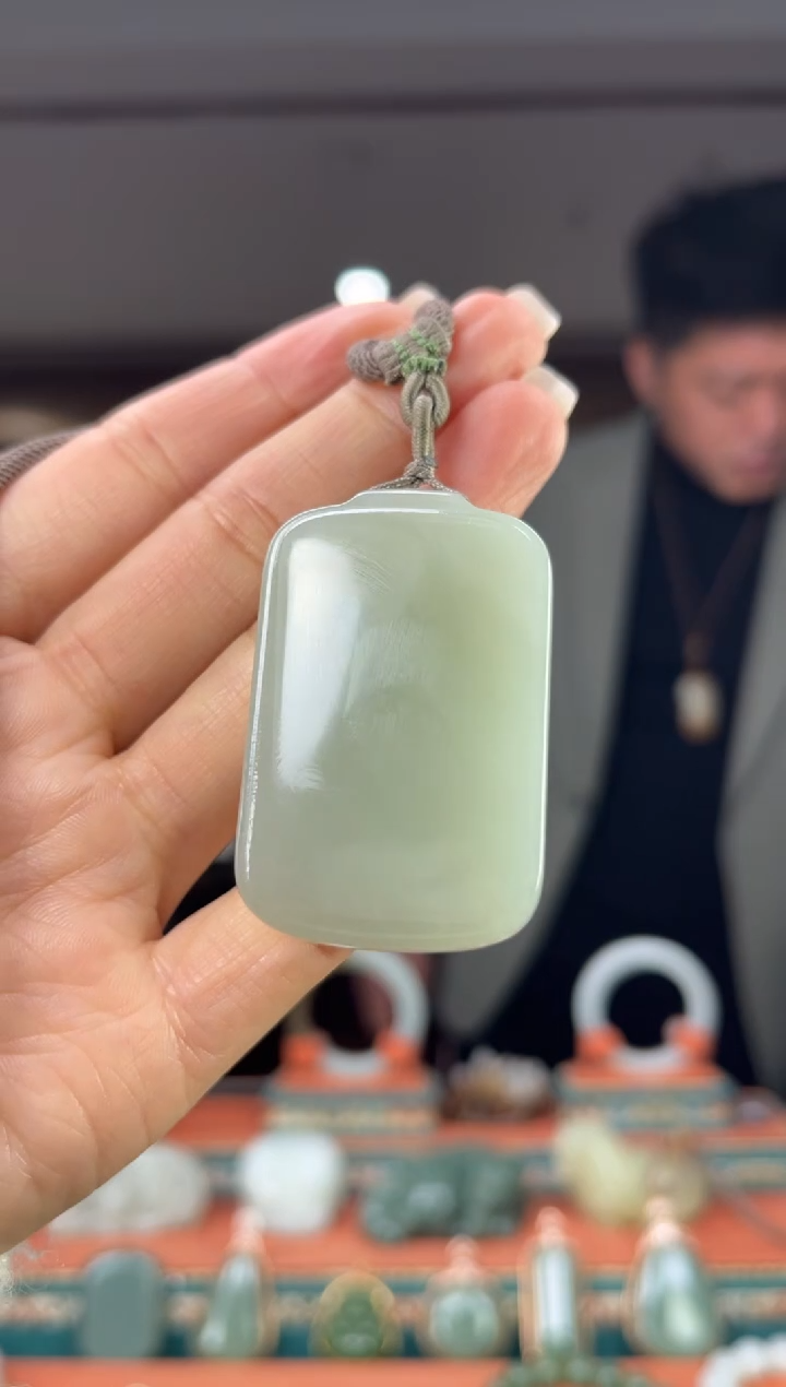 颈饰未镶嵌和田玉佩佩