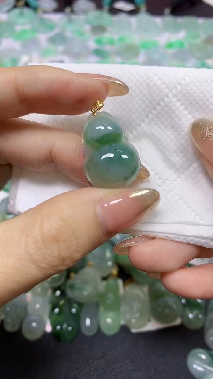 颈饰18K金镶嵌翡翠天然翡翠A货