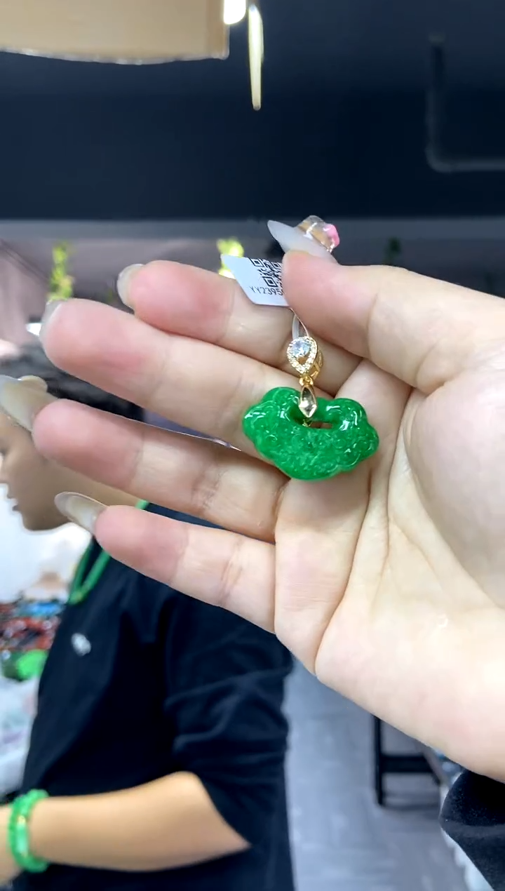 颈饰未镶嵌翡翠多样性发其一颜色微差