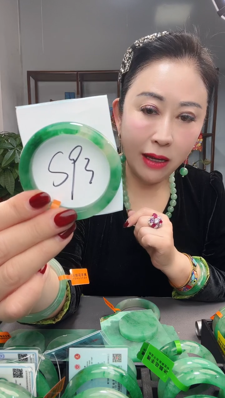 【闪购商品】石英质玉手镯未镶嵌5354