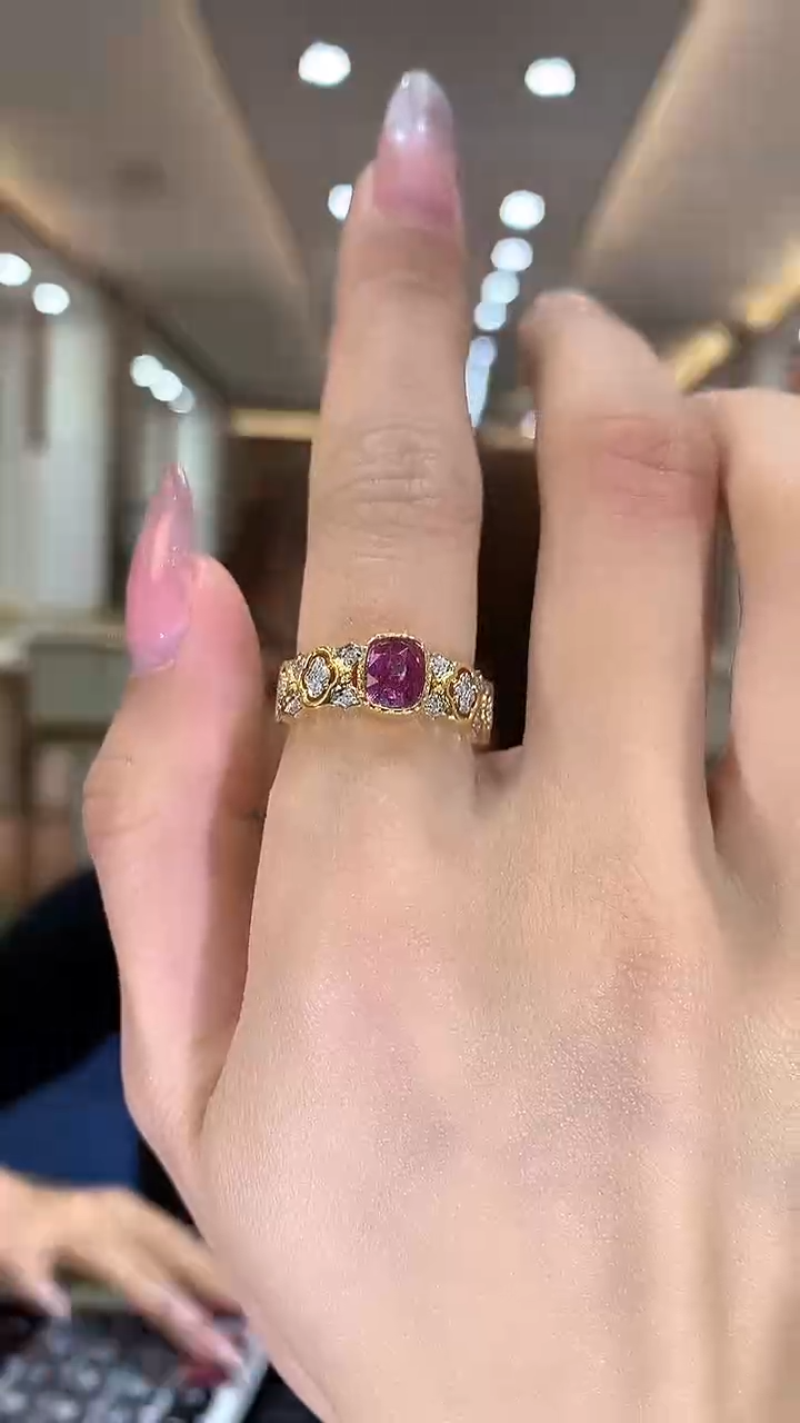 【闪购商品】蓝宝石戒指18K金镶嵌1.13克拉薰衣草戒指