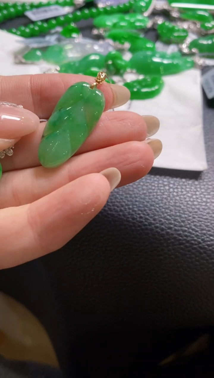 【闪购商品】定制翡翠18K金镶嵌吊坠