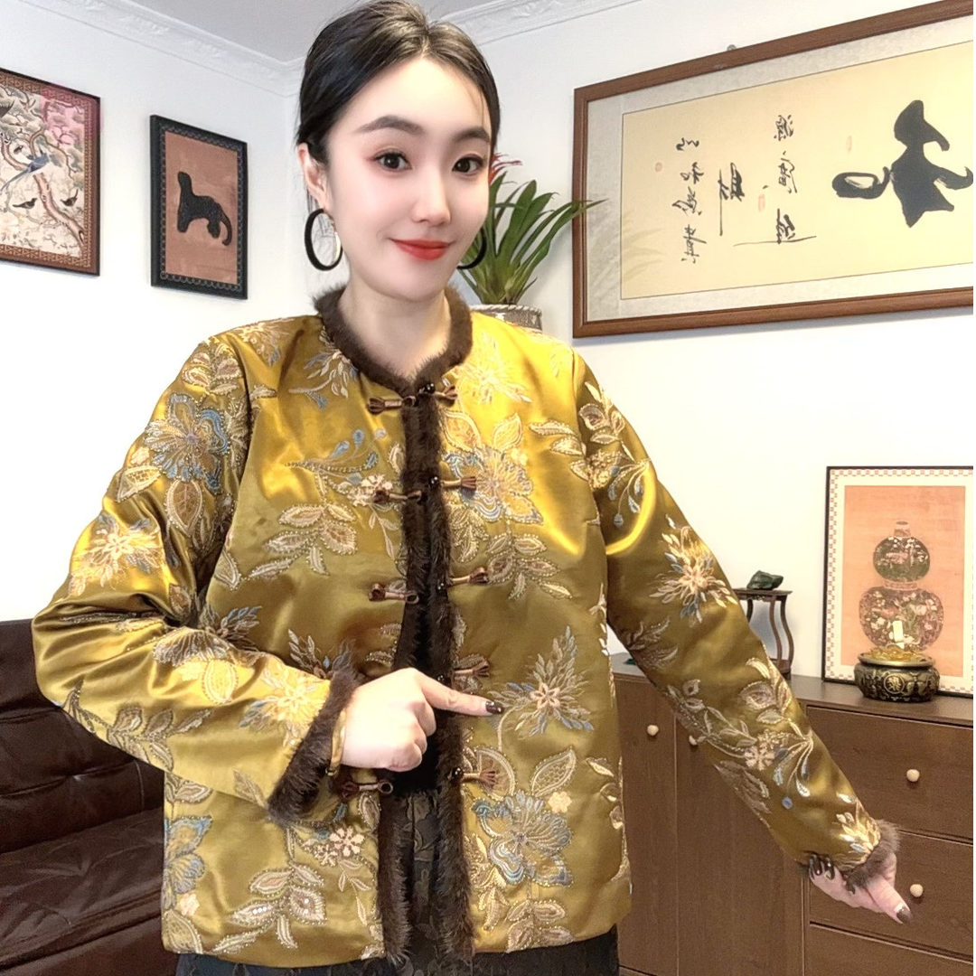 新中式冬款轻奢貂毛拼接人丝香云纱工艺重工珠片棉服